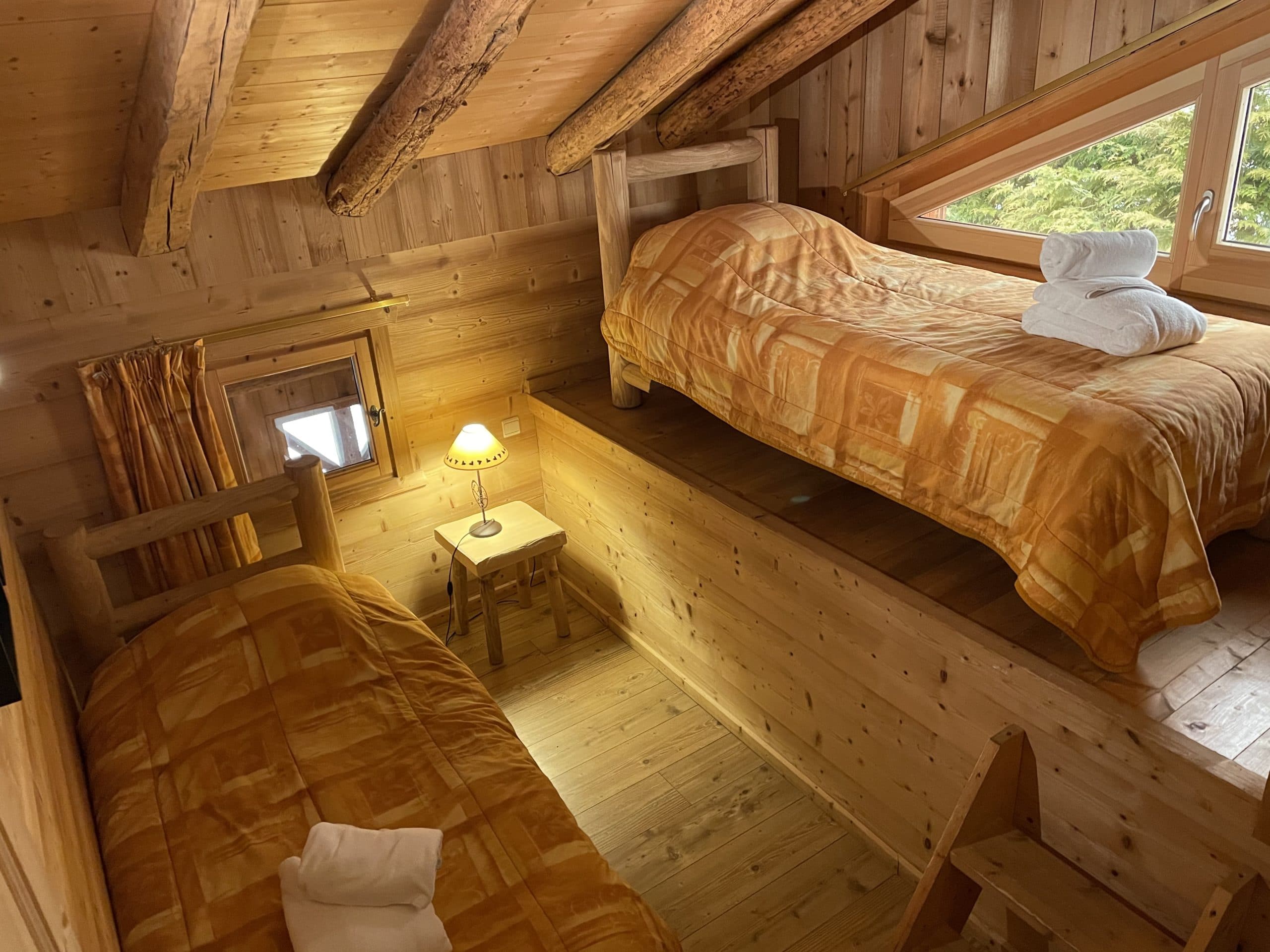 découvrez notre chambre cabane insolite dans ce logement atypique à la montagne directement sur les pistes