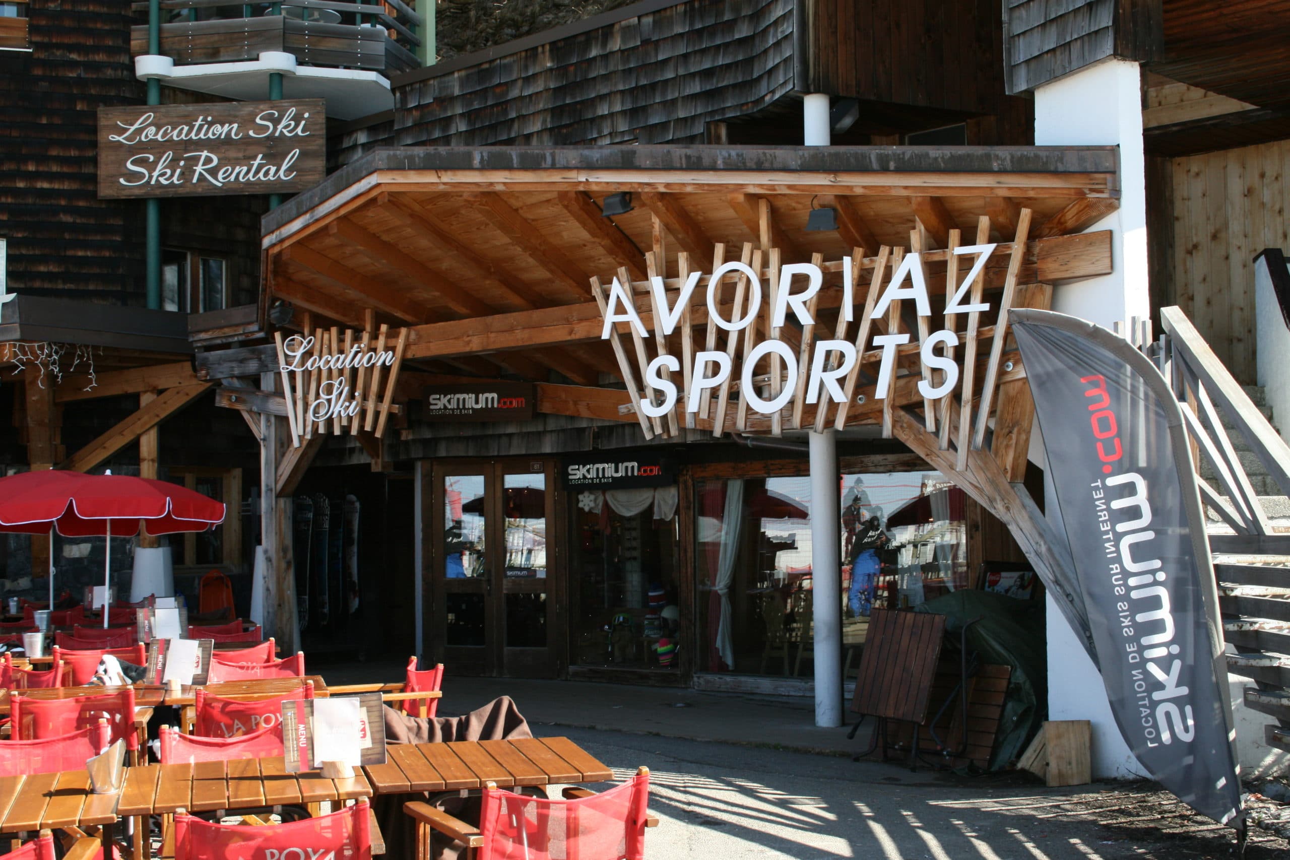 Visitez notre magasin partenaire proposant des articles de sports pour vos sorties d'hiver à Avoriaz 1800 face à l'arrivée du téléphérique des Prodains